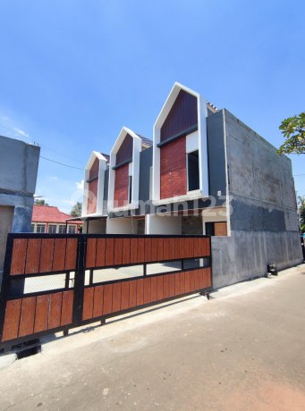 Rumah Siap Huni Dekat Palem Kartika & Tol Bambu Apus Jaktim