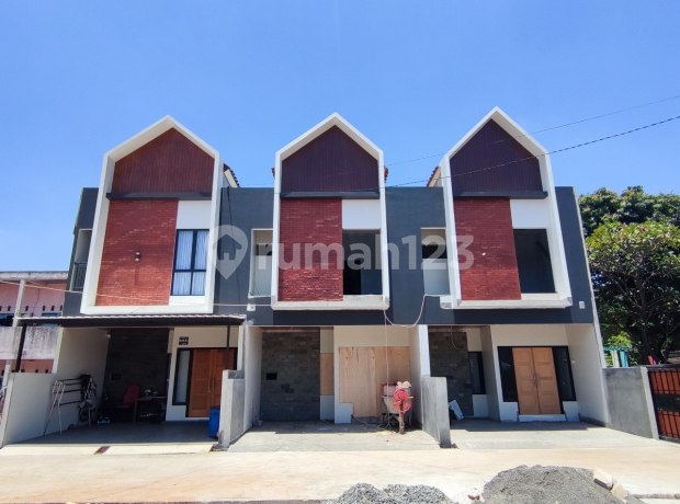 Rumah Siap Huni Dekat Palem Kartika & Tol Bambu Apus Jaktim