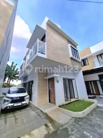 Rumah Strategis di jagakarsa, Dekat toll, stasiun juga mudah kemana mana Rumah Strategis di jagakarsa, Dekat toll, stasiun juga mudah kemana mana