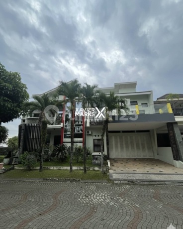 Jual Rumah Mewah Semi Furnish Ijen Nirwana
