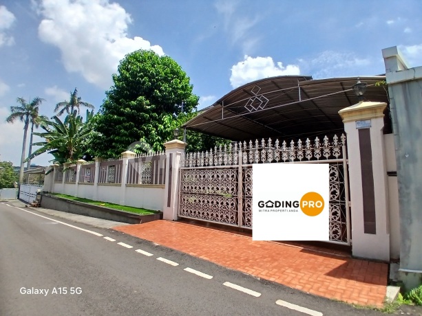 Rumah Kolam Renang di Bambu Apus Cipayung Jakarta Timur