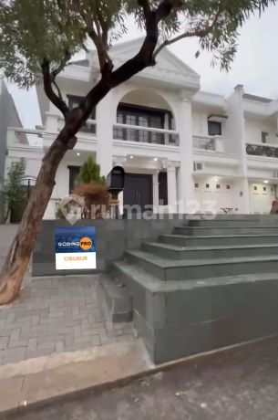 Rumah Cantik Rapi Di Legenda Wisata Cibubur