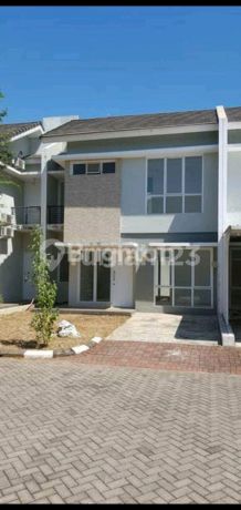 Rumah Cantik Belum Pernah Ditempati Royal Spring