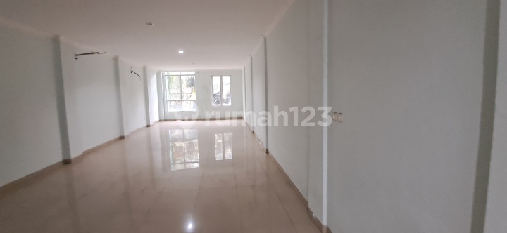 Ruko Murah 3 Lantai Siap Pakai di Villa Melati Mas, Tangerang Selatan Ruko Murah 3 Lantai Siap Pakai di Villa Melati Mas, Tangerang Selatan