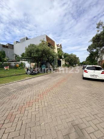 For Sale 10 x 30 Plot in PIK Walet Indah