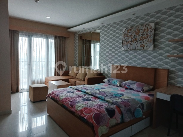 For Rent Large Studio Comfortable and Strategic