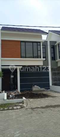 Rumah Mewah Dua Lantai Tetapi Murah Dekat Surabaya