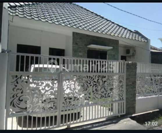 Rumah Nyaman & Tenang Di Tengah Kota Sidoarjo Rumah Nyaman & Tenang Di Tengah Kota Sidoarjo