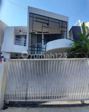 Rumah 2 Lantai Asri di Cigadung Bandung Siap Huni