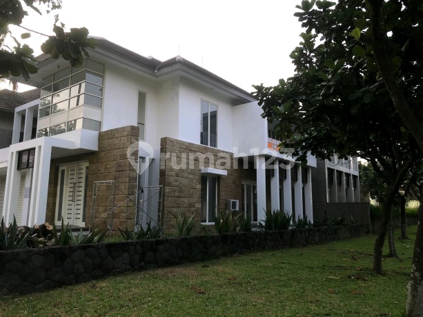 For Sale: 2-Story Elite Area Hook House in Darmo Hill Citraland, Move-in Ready