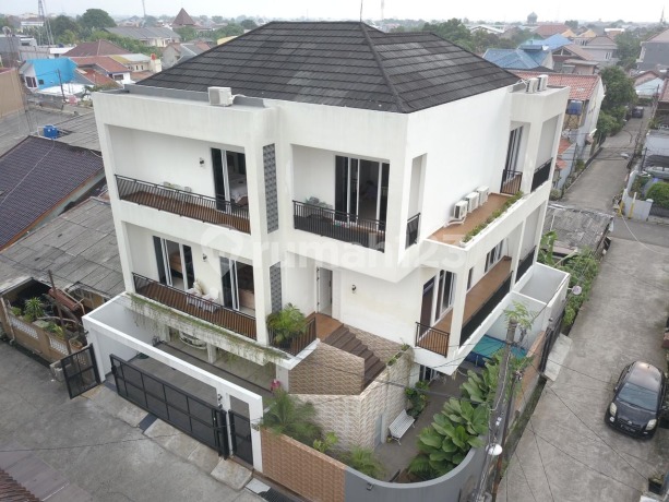 Dijual Rumah Hook Baru Modern Tropis 3 Lantai Jatibening Baru