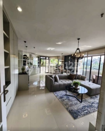 Apartemen. 3+1 Br Sudah Renovasi. Interior Eropa Klasik dengan Taman Pribadi di Beverly Tower Apartemen. 3+1 Br Sudah Renovasi. Interior Eropa Klasik dengan Taman Pribadi di Beverly Tower