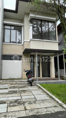Dijual Rumah di Cluster Illustria The Eminent Posisi Bagus Depan Taman Rumah Dijual Rumah di Cluster Illustria The Eminent Posisi Bagus Depan Taman Rumah