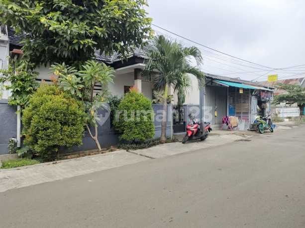 For Sale House At The Corner Of Budi Agung Main Road Bonus 3 Business Stalls