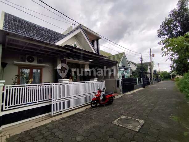 Rumah 2 Lantai di Perum Griya Soragan