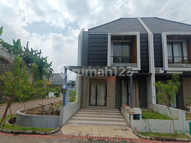 Exclusive Modern Residence in the Evergreen Cluster, Gardens At Candi Sawangan