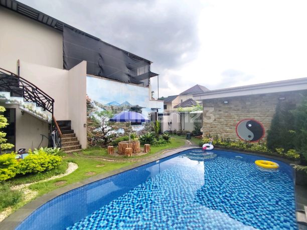 Rumah Cantik Halaman Luas 