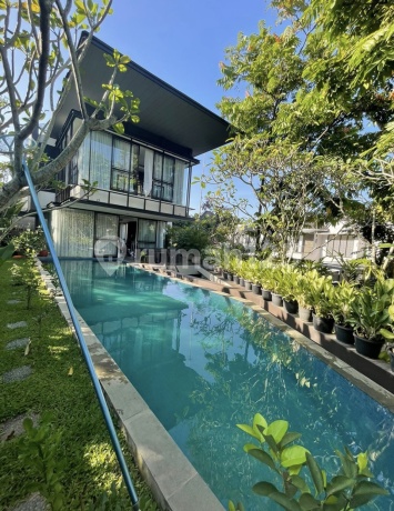 Dijual Cepat Rumah Mewah Modern Cantik dengan Private Pool, Basement, Rooftop, Lokasi Strategis di Sentul City Bogor Jawa Barat