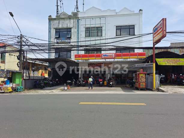 For Sale: 3-Story Attached Shophouse, Suitable for Business