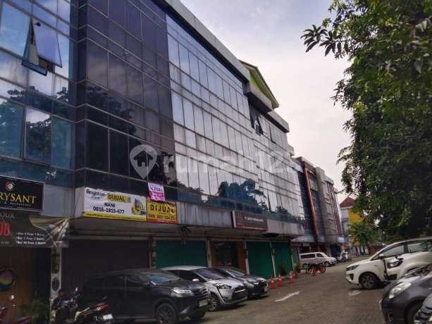 For Sale 4-Story Shop House in Strategic Location For Sale 4-Story Shop House in Strategic Location