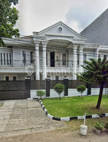 Rumah Mewah Classic 2 Lantai Dalam Komplek Bulog, Lokasi Strategis di Jakarta Timur Rumah Mewah Classic 2 Lantai Dalam Komplek Bulog, Lokasi Strategis di Jakarta Timur