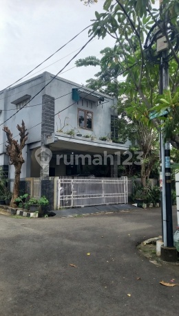 Rumah 2 Lantai Lokasi Strategis Lingkungan Nyaman di Pesanggrahan