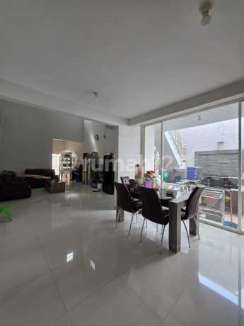 Rumah 2 Lantai Manyar Tirto Lebar 12 Meter Siap Huni Pusat Kota