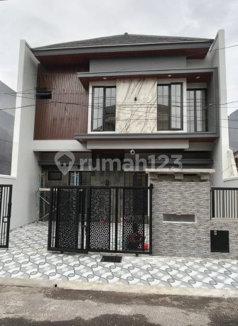 Rumah 2 Lantai Belakang Galaxy Mall 4 Kamar Tidur
