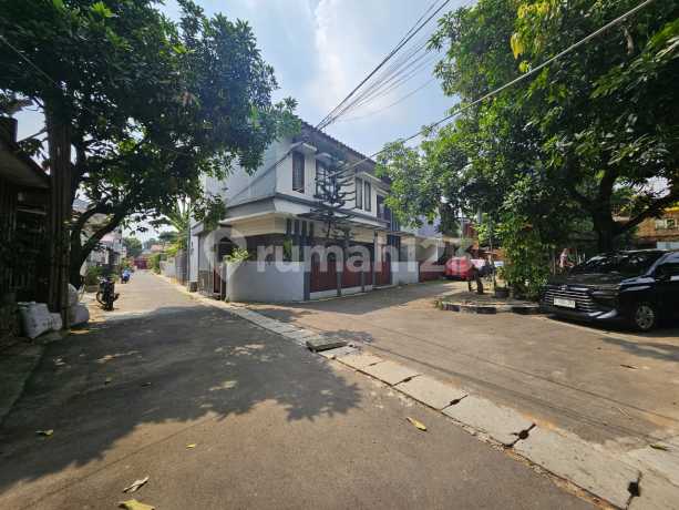 2-Story Corner House with 189 sqm Land Area in Griya Pipit Housing, Pondok Aren, Tangerang