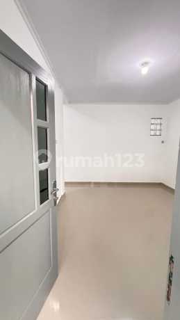Rumah 2.5 Lantai Siap Huni 4 Kamar Tidur 3 Kamar Mandi Kaliabang Tengah Bekasi Utara