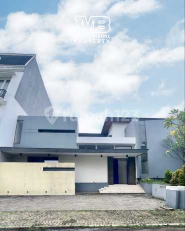 Rumah Mewah Ada Swimming Pool , Lokasi Bagus dan Sangat Strategis di Emerald Cove Gading Serpong - Tangerang Rumah Mewah Ada Swimming Pool , Lokasi Bagus dan Sangat Strategis di Emerald Cove Gading Serpong - Tangerang