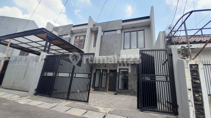 Dijual Rumah Cantik 2 Lantai di Tebet Jakarta Selatan, Bergaya Minimalis Asri, Bagus Terawat, Istimewa Siap Huni, SHM, Mudah Akses