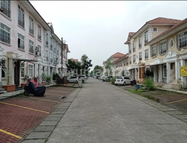 Town House Taman Paris For Sale