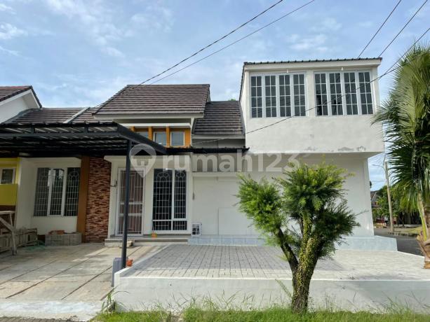 Rumah Kece Sudah Renovasi di Bukit Cimanggu City. Posisi Hook. Akses Strategis.
