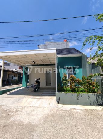 Newly Renovated House Near Shopping Center