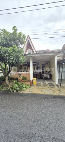 Rumah Siap Huni di Cluster Victoria Dekat Pusat Perbelanjaan Rumah Siap Huni di Cluster Victoria Dekat Pusat Perbelanjaan