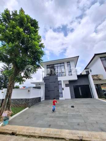 Ready-to-Occupy House with Swimming Pool Facilities in Atmosphere Cluster
