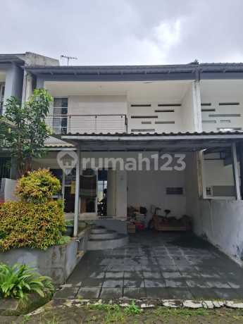 2-Storey House Ready for Occupancy Near Main Road with Cool Air