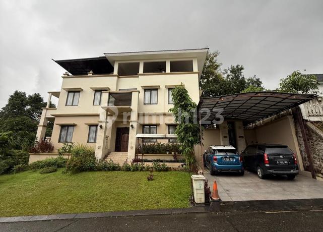 Rumah Mewah 3 Lantai Siap Huni di Cluster Country Wood