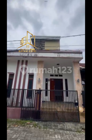 Rumah Cantik 3 Lantai