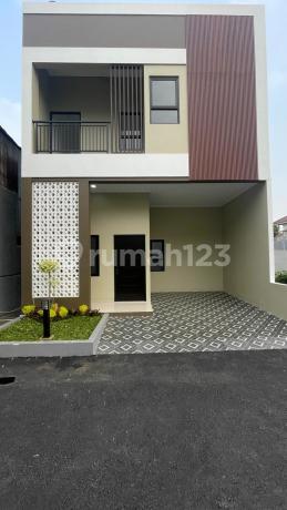 Rumah Dua Lantai Lokasi di Belakang Kampus Ui Kukusan Depok