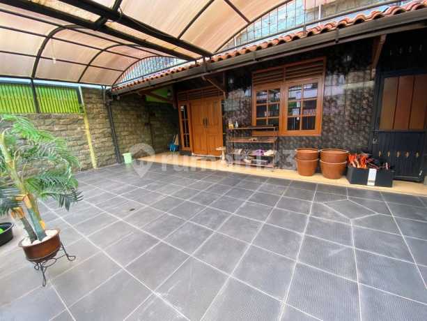 House in DPR RI Complex, South Meruya, West Jakarta