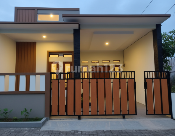 Minimalist Family Home, Free from Excessive Traffic Minimalist Family Home, Free from Excessive Traffic