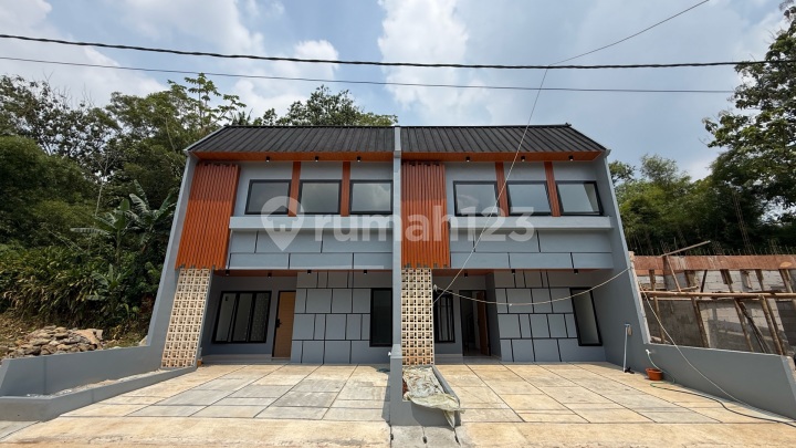 Luxury Ready-to-Occupy Residence in Limo Cinere Near Limo Toll Road