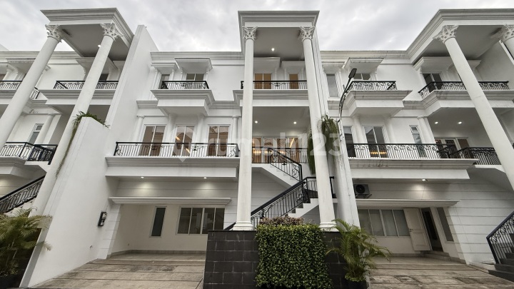 Siap Huni 4 Lantai dengan Privatelift di Lebak Bulus Jakartaselatan