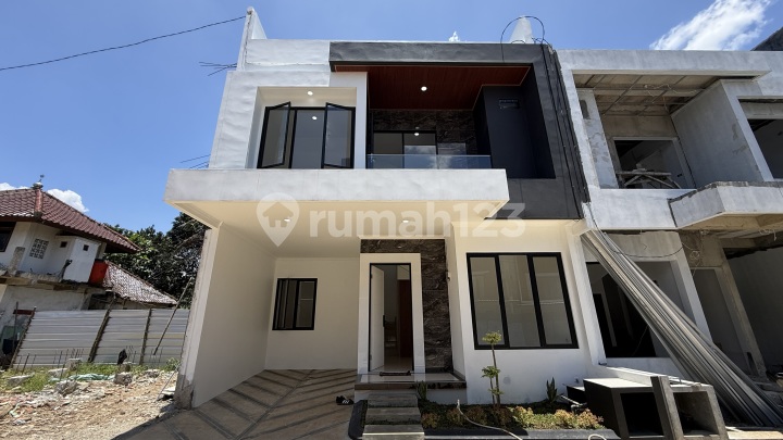 Modern Minimalis 3 Lantai Split Level Rooftop Pamulang Dekat MRT Modern Minimalis 3 Lantai Split Level Rooftop Pamulang Dekat MRT