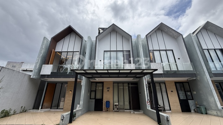 Rumah Siaphuni Private Pool Dekat Tol Murah di Jagakarsa Jaksel