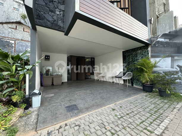 Rumah 4 Lantai SHM di Pusat Jakarta Selatan Mega Kuningan