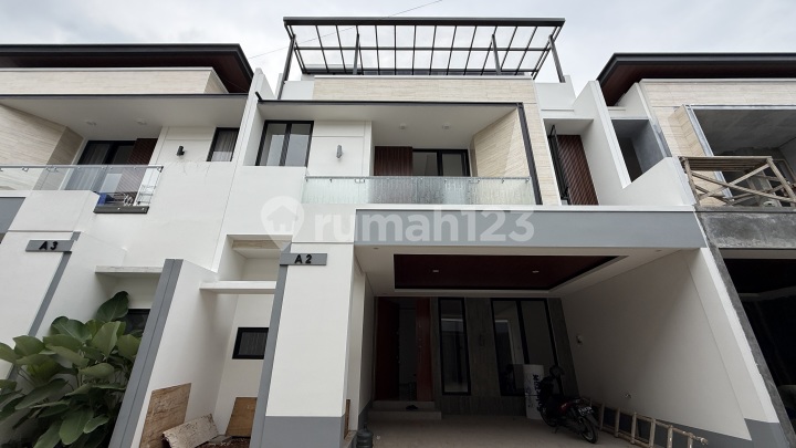 Luxury 2-Storey House with SHM in Cinere Depok, Adjacent to South Jakarta, One Step to Toll Road