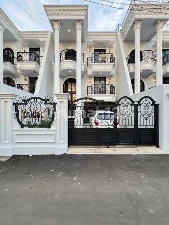 Di Jual Murah Rumah Ada Kolam Renang di Jagakarsa Jakartaselatan